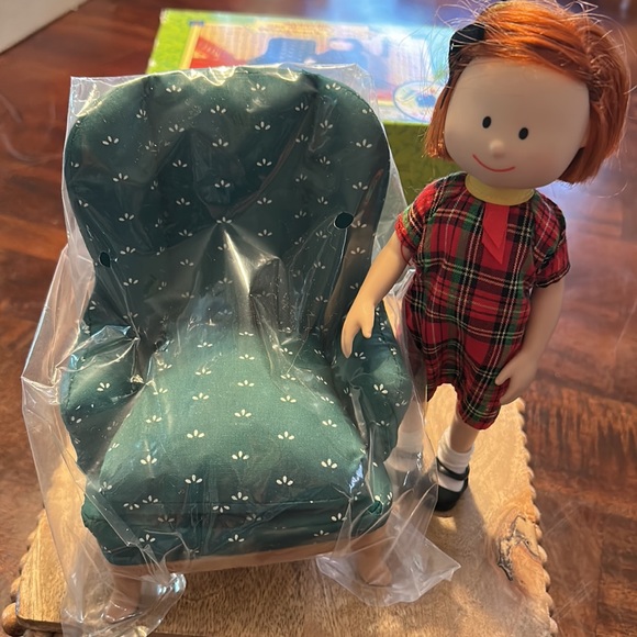 Madeline’s Old House In Paris WINGBACK CHAIR New in Box by Eden 2000 Style 33814 - Picture 7 of 11